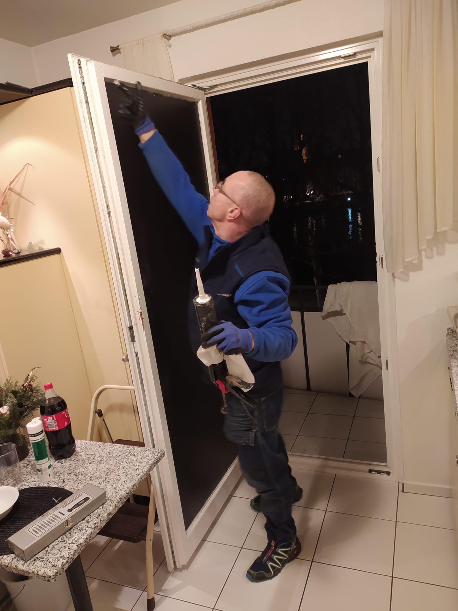 FensterFix Monteur bei einer Notverglasung